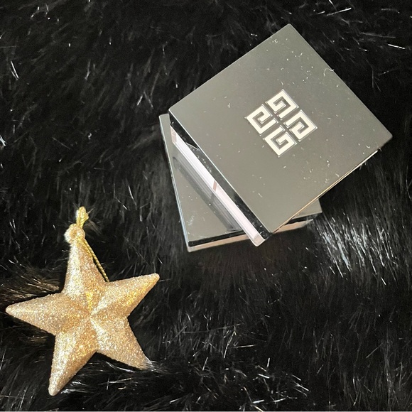 Prisme Libre Radiance Loose Powders - Picture 3 of 6